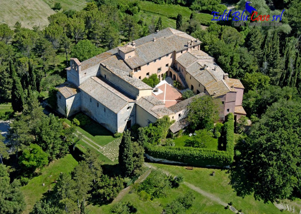 Nuove Costruzioni Radicofani Vendita di una Storica Abazia e Azienda Agrituristica in Toscana località SP 478