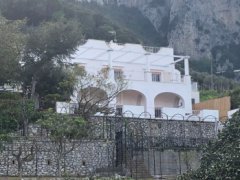Elegante Villa a Capri con Vista Panoramica sulla Baia di Napoli 🛁 3 🛌 3 - 1