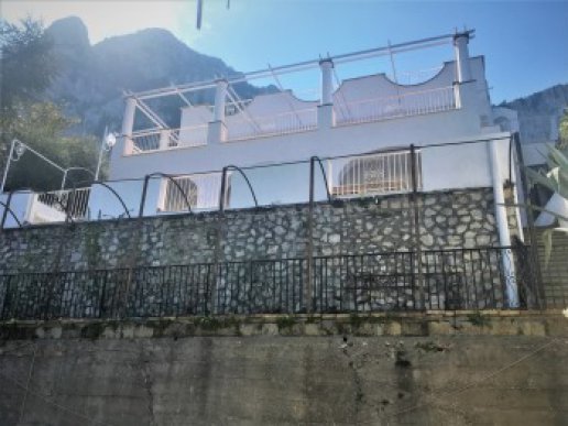 Elegante Villa a Capri con Vista Panoramica sulla Baia di Napoli 🛁 3 🛌 3 - 4