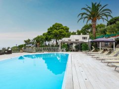 Magnfica villa surrounded by greenery with swimming pool and sea view - 37
