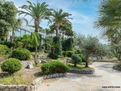 Magnfica villa surrounded by greenery with swimming pool and sea view - 32