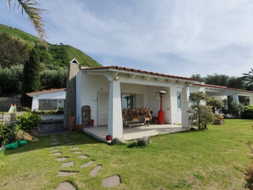 Charming villa surrounded by greenery in Ischia - 1