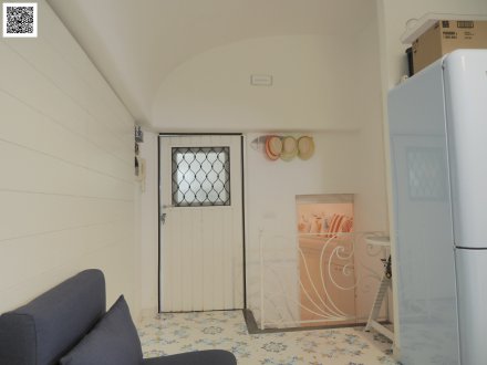 Small independent unit with garden and terrace