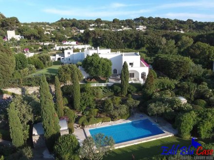 Sumptuous Villa of Tiberius nestled in a magnificent park equipped